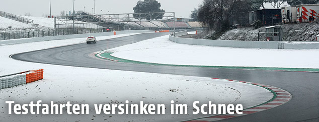 Verschneite Formel 1 Strecke in Barcelona