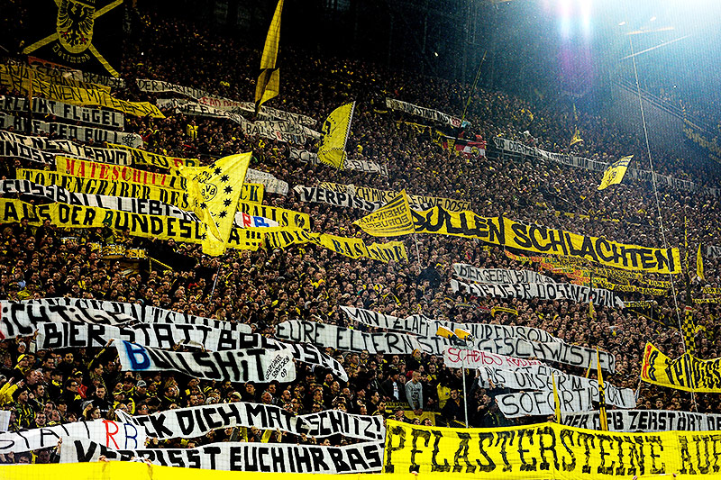 © APA/AFP/Sascha Schuermann Dortmund-Fans