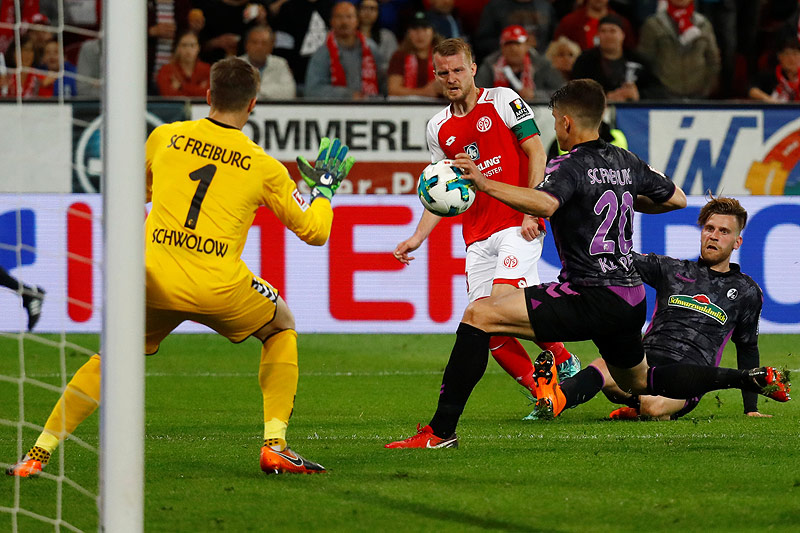 © Reuters/Kai Pfaffenbach Daniel Brosinski (Mainz) und Marc-Oliver Kempf (Freiburg)
