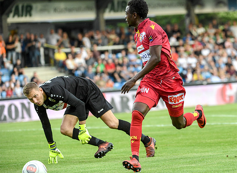 Andreas Lukse (Altach) und David Atanga (St.Poelten)