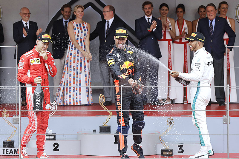 © AP/Luca Bruno Sebastian Vettel (GER/Ferrari), Daniel Ricciardo (AUS/Red Bull) und Lewis Hamilton (GBR/Mercedes)