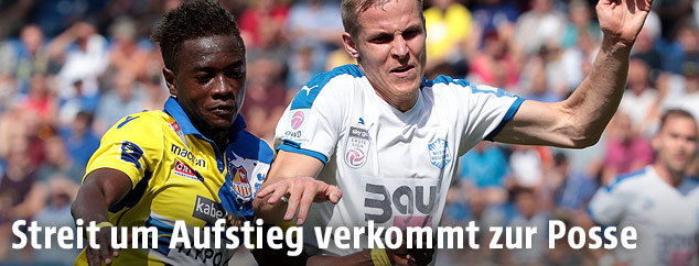 David Atanga (St.P&ouml;lten) und Stefan Hager (Wr.Neustadt)
