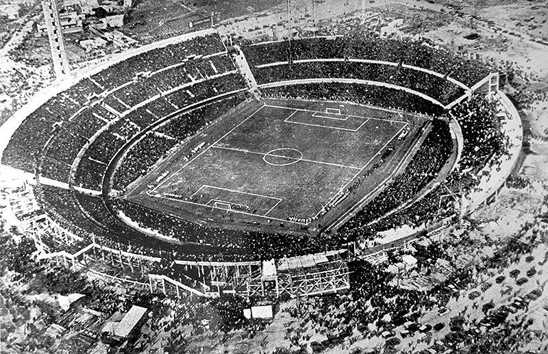 © AP Das Centenario Stadion in Montevideo, 1930, aus der Vogelperspektive
