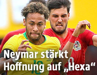 Neymar (Brasilien) und Florian Grillitsch (Österreich)