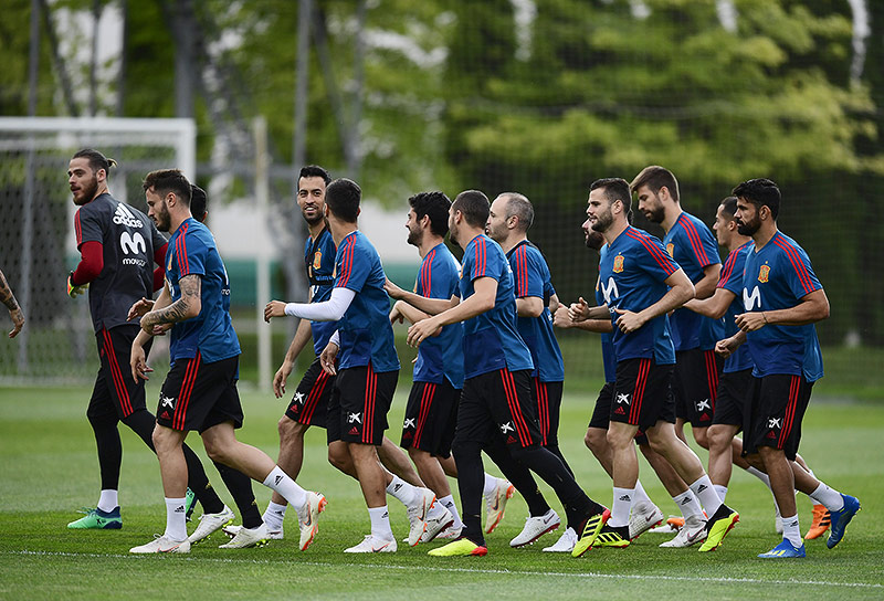 © APA/AFP/Pierre-Philippe Marcou Die spanische Nationalmannschaft während einer Trainingseinheit