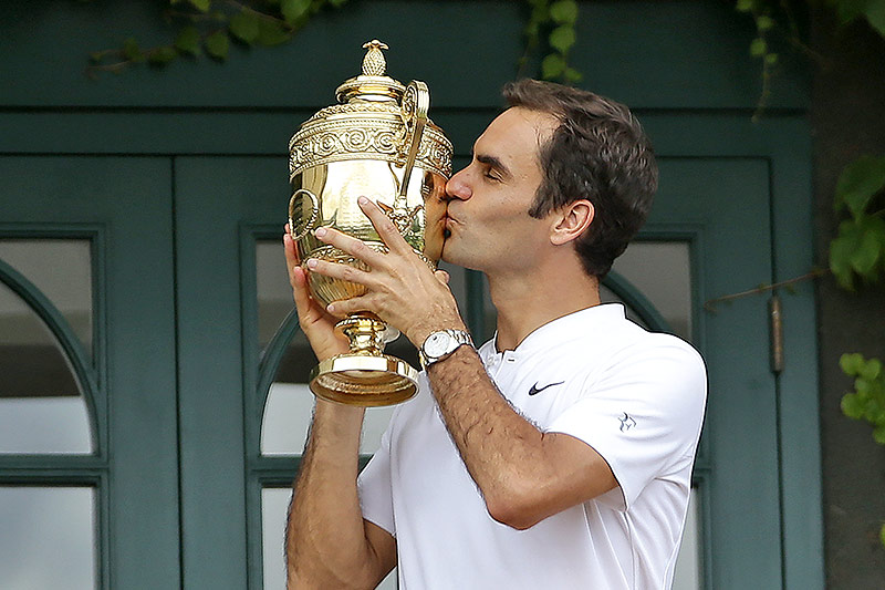 © APA/AFP/Daniel Leal-Olivas Roger Federer mit Wimbledon-Pokal