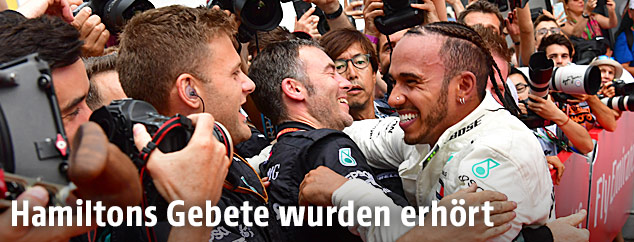 Jubel von Lewis Hamilton (Mercedes) nach seinem Sieg am Hockenheimring