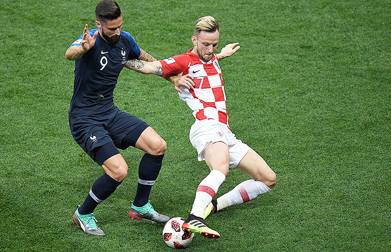 Olivier Giroud und Ivan Rakitic beim WM-Finale