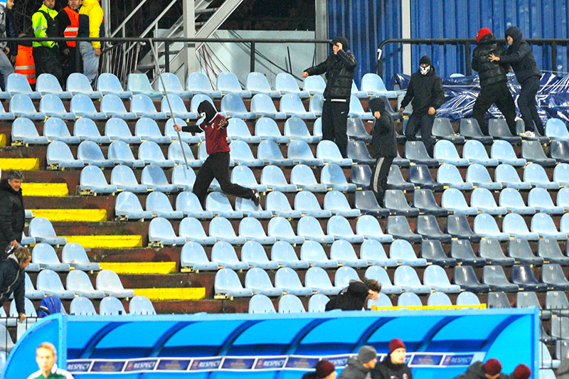© AP/CTK/Jan Koller "Fans" im Stadion