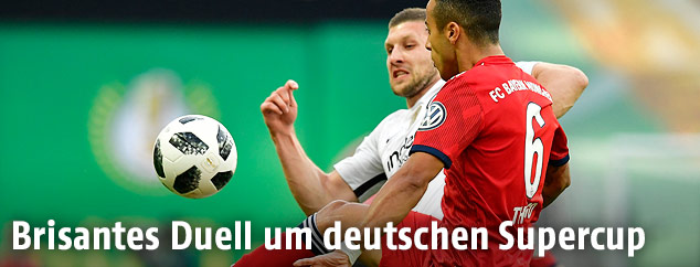 Ante Rebic (Frankfurt) gegen Thiago Alcantara (Bayern)