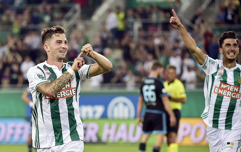 Christoph Knasmuellner und Andrei Ivan (Rapid) jubeln